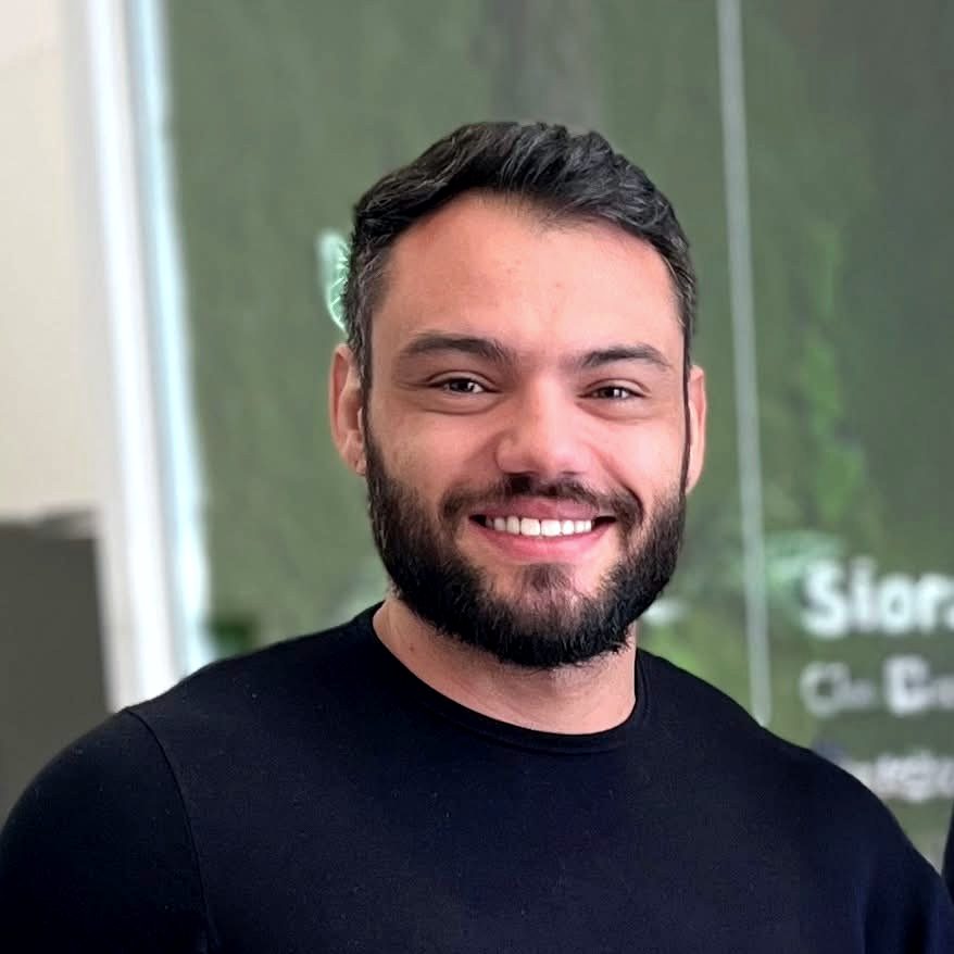 Retrato de Matheus Orlando sorrindo